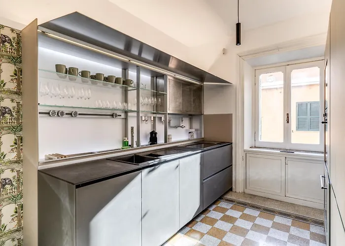 Emily In Apartamento Roma